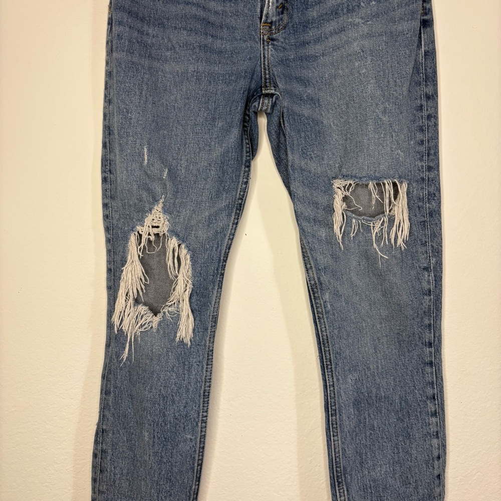Abercrombie & Fitch Distressed High RIse Mom Jeans - Picture 6 of 12